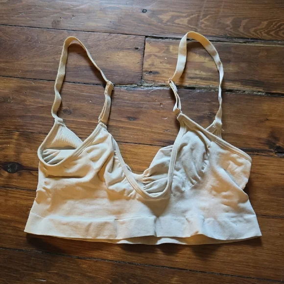 M SKIMS Cream Comfort Bra - Picture 2 of 5